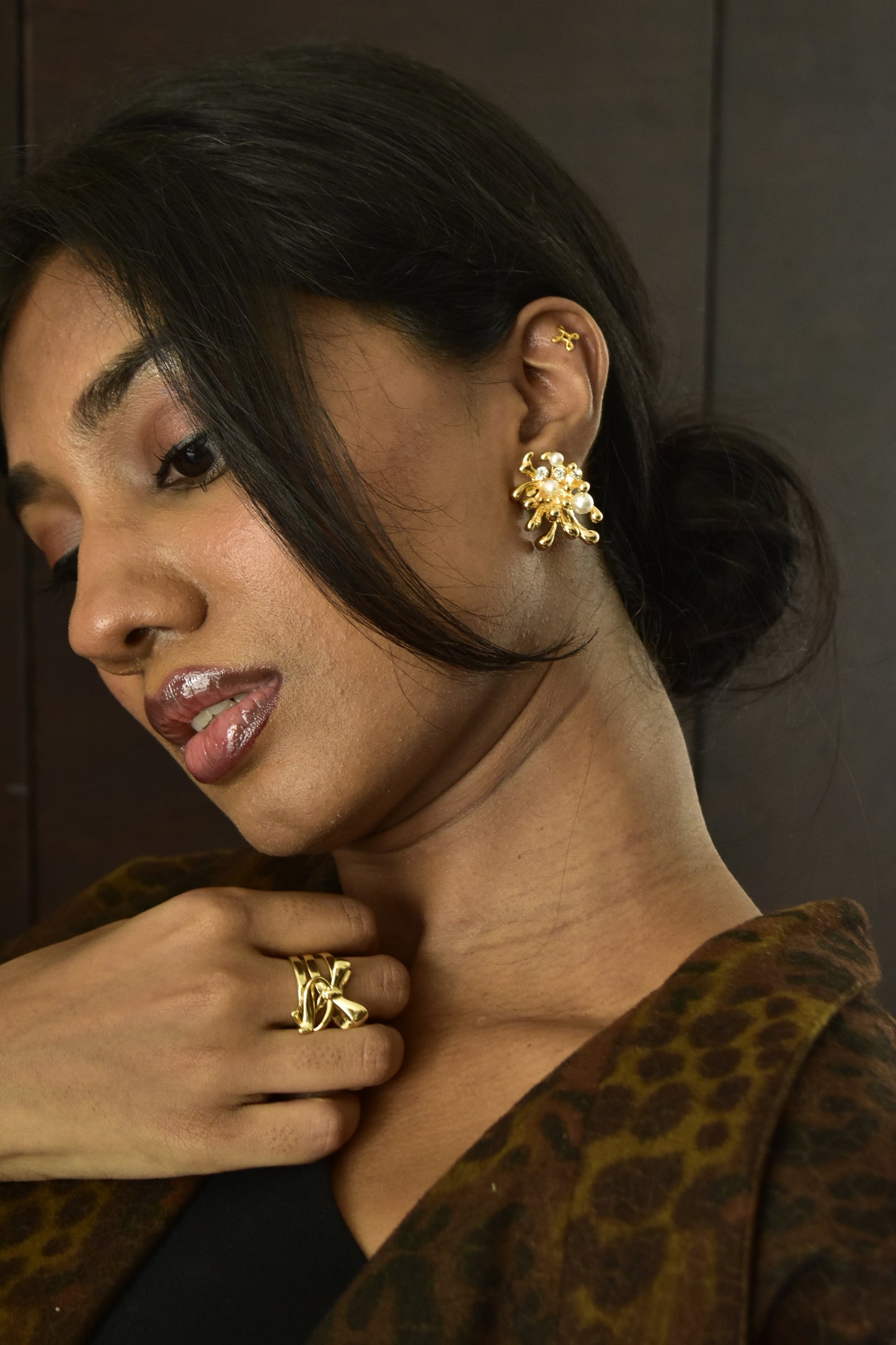 Meher Pearl-Gold Abstract Studd
