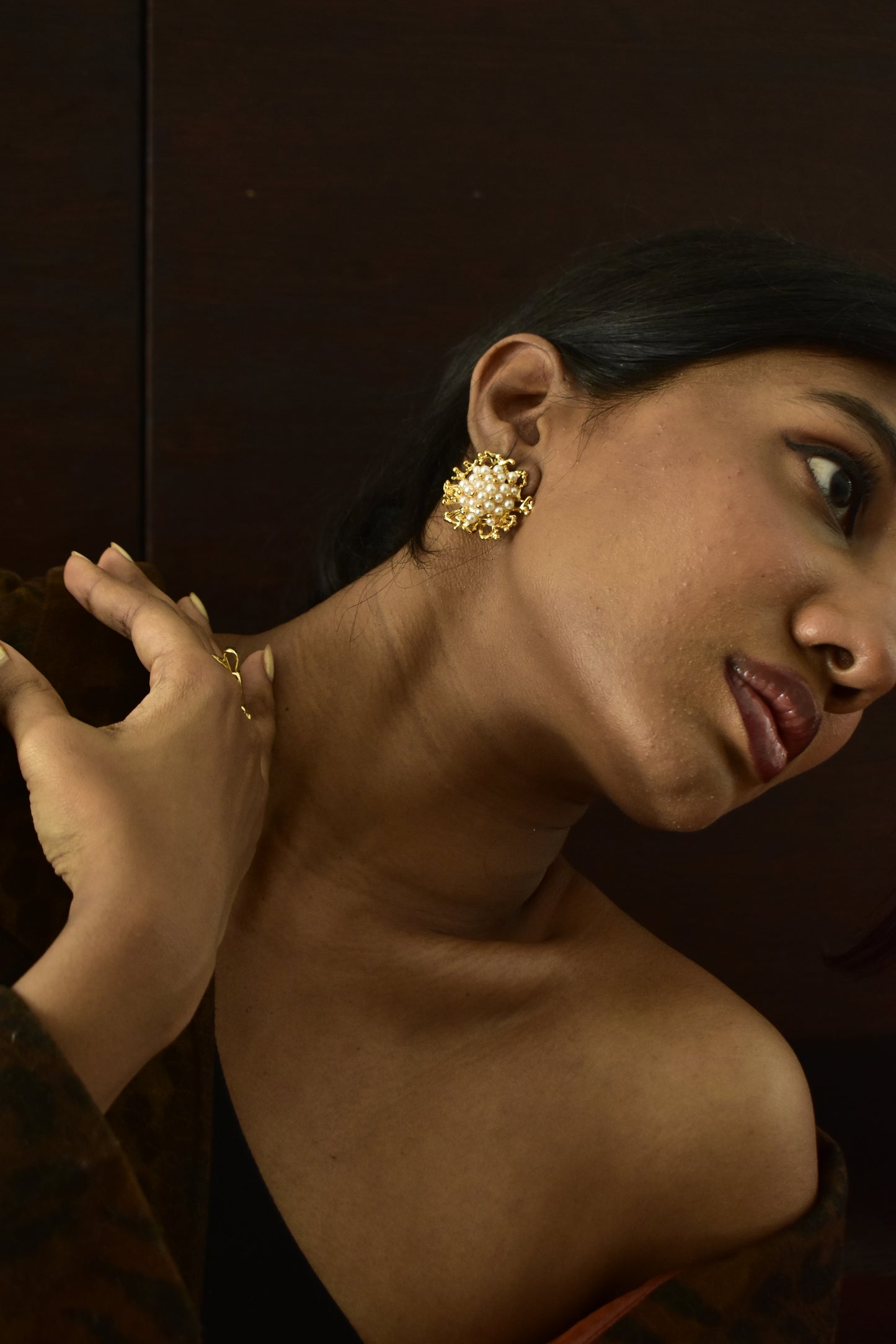 Tara Gold-Pearl Round Studd