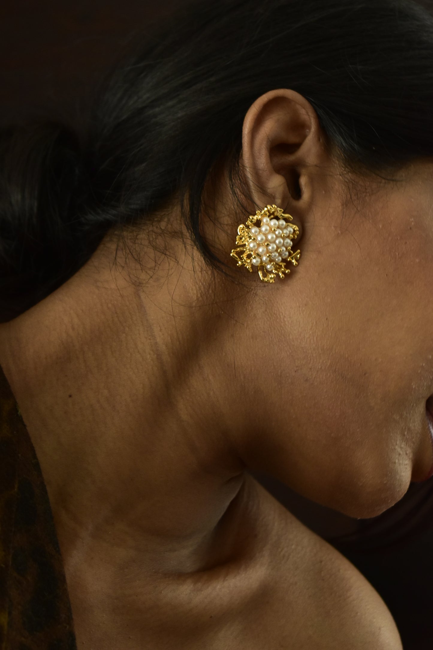 Tara Gold-Pearl Round Studd
